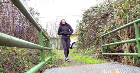 Got 2 Pee offers a free pic gallery with Victoria Daniels in golden shower porn