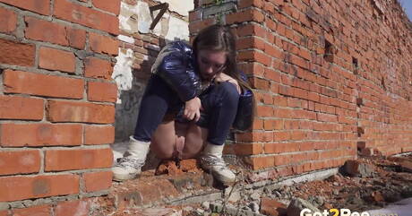 Got 2 Pee invite you to explore free photos featuring Vika in golden shower action