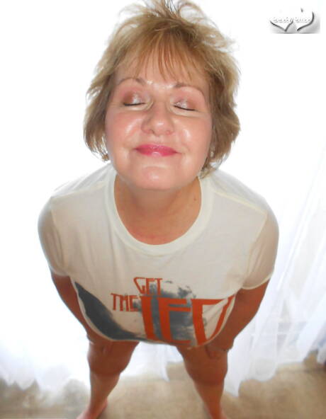 TAC Amateurs invites you to browse their free photos with Busty Bliss xxx gallery 268295